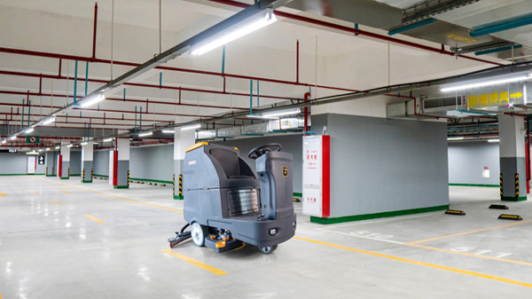 清潔設(shè)備廠家教你怎么選購(gòu)洗地機(jī)