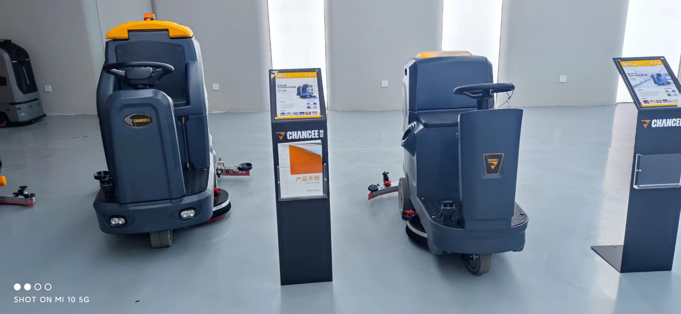 為什么很多人選擇洗地機(jī)進(jìn)行清潔工作？