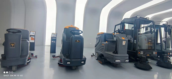 清潔設(shè)備廠(chǎng)家的洗地機(jī)清洗比人工更實(shí)惠