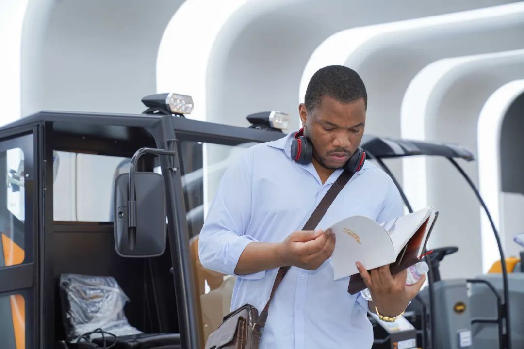 城市環(huán)衛(wèi)公司是否可以購(gòu)買道路清掃車