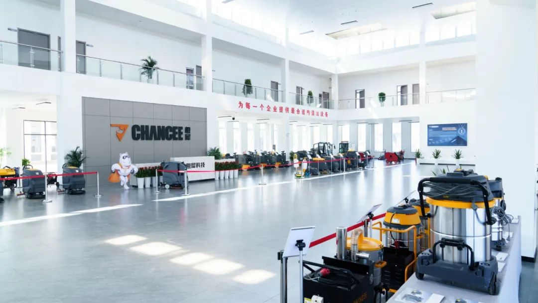 超市怎么選擇洗地機(jī)有哪些選購(gòu)技巧