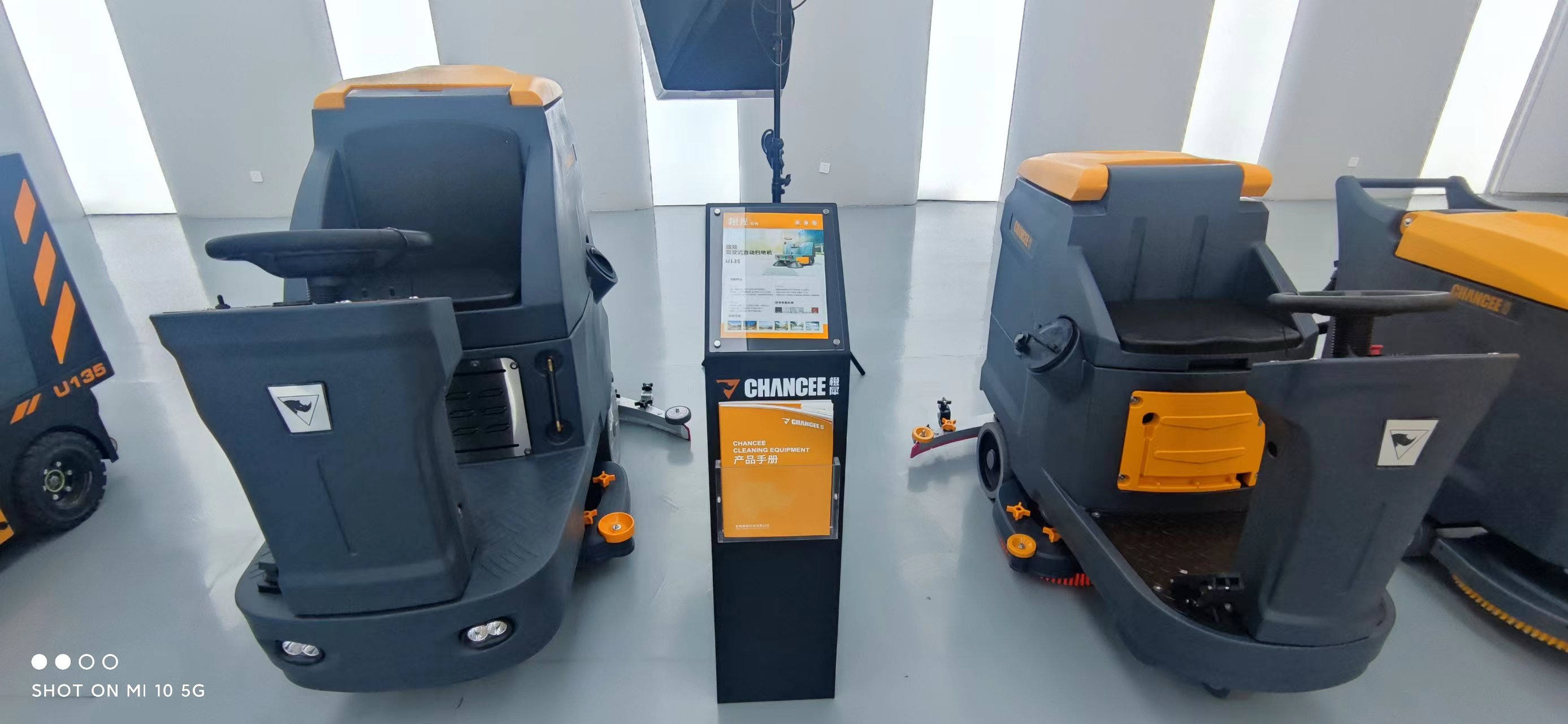   清潔行業(yè)的駕駛式洗地機(jī)的發(fā)展歷程