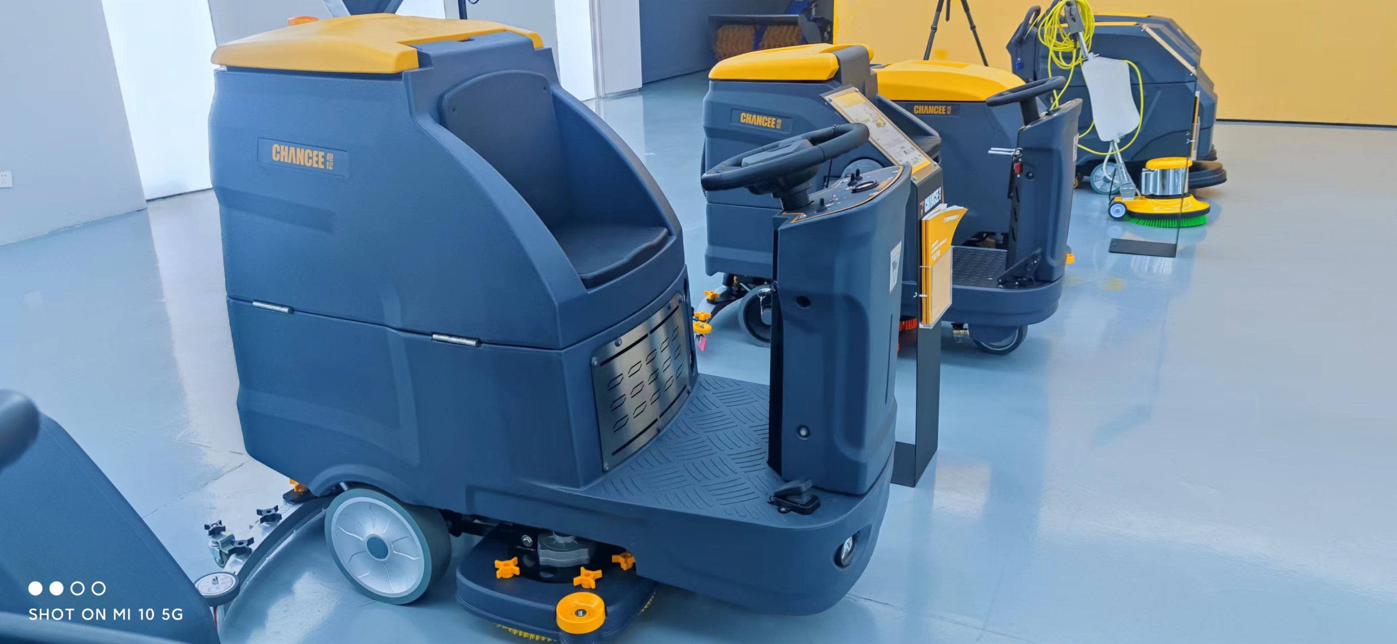 地下車(chē)庫(kù)可以使用駕駛式洗地機(jī)嘛？