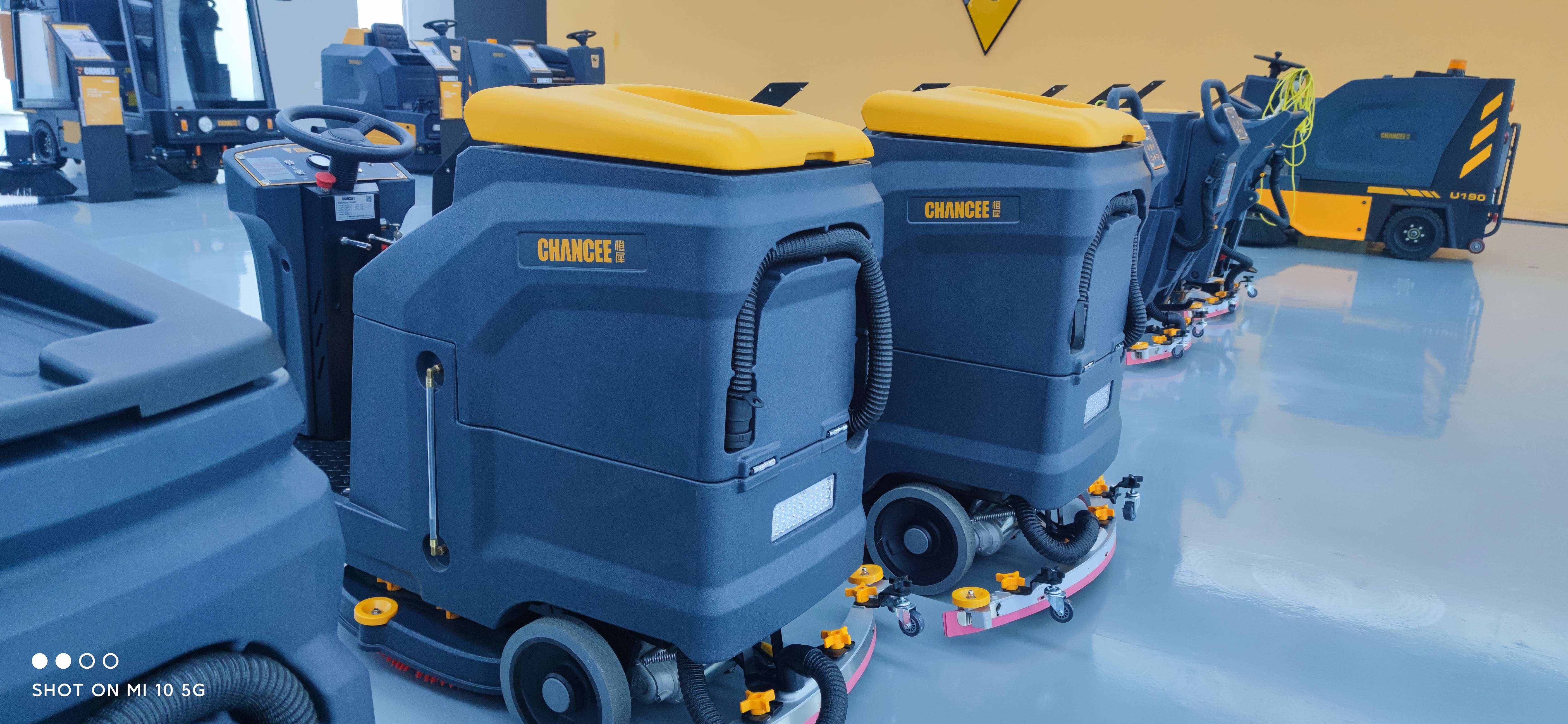 使用駕駛式洗地機真的會環(huán)保嘛？